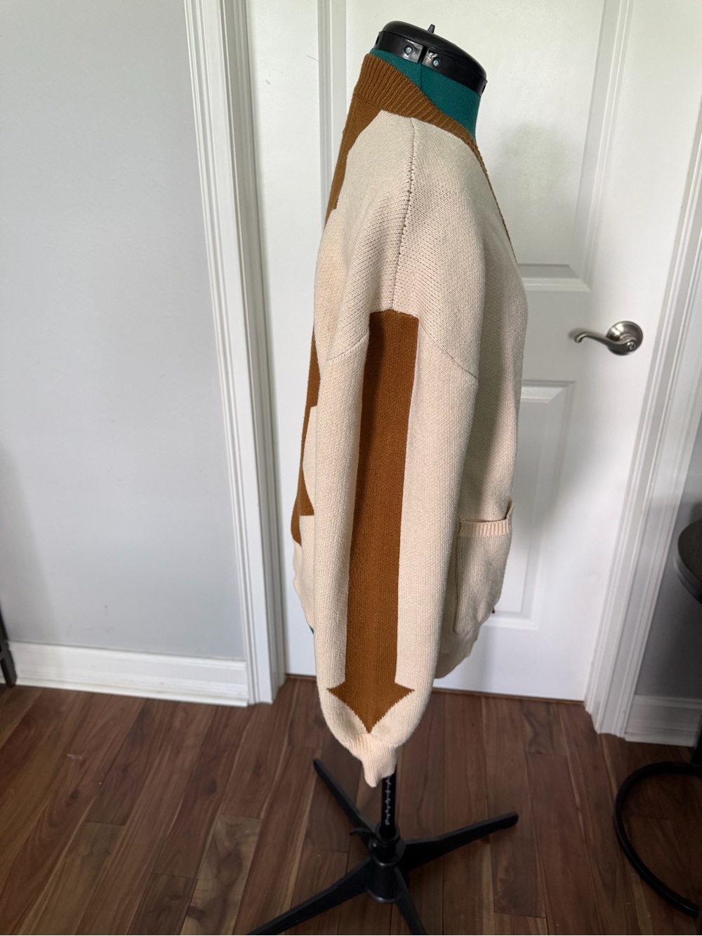Steady Hands Yip Yip Cardigan sweater Appa Avatar - Picture 2 of 6